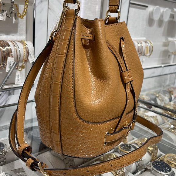 MICHAEL KORS Reed Medium Pebbled Leather Belted Bucket Messenger Satchel Crossb - Picture 3 of 16